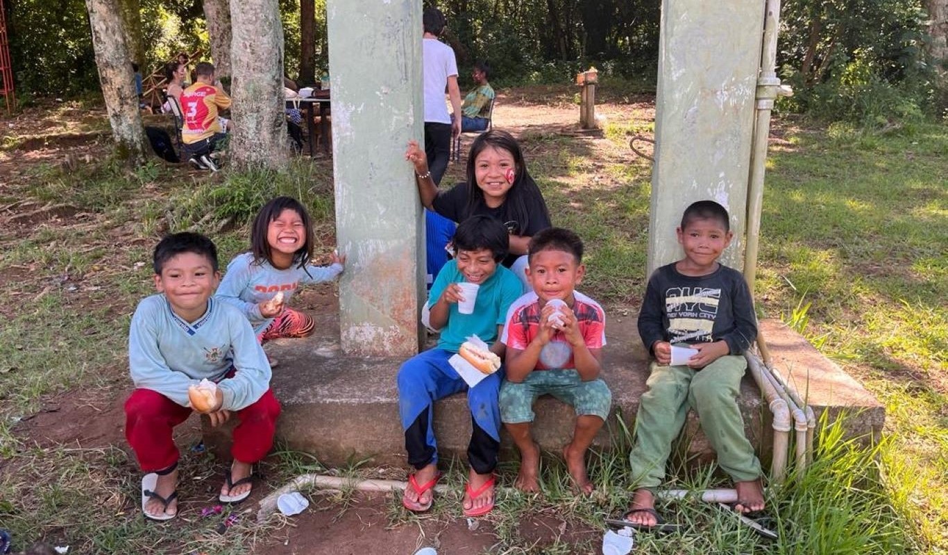 Crianças em atividade comunitária do Instituto